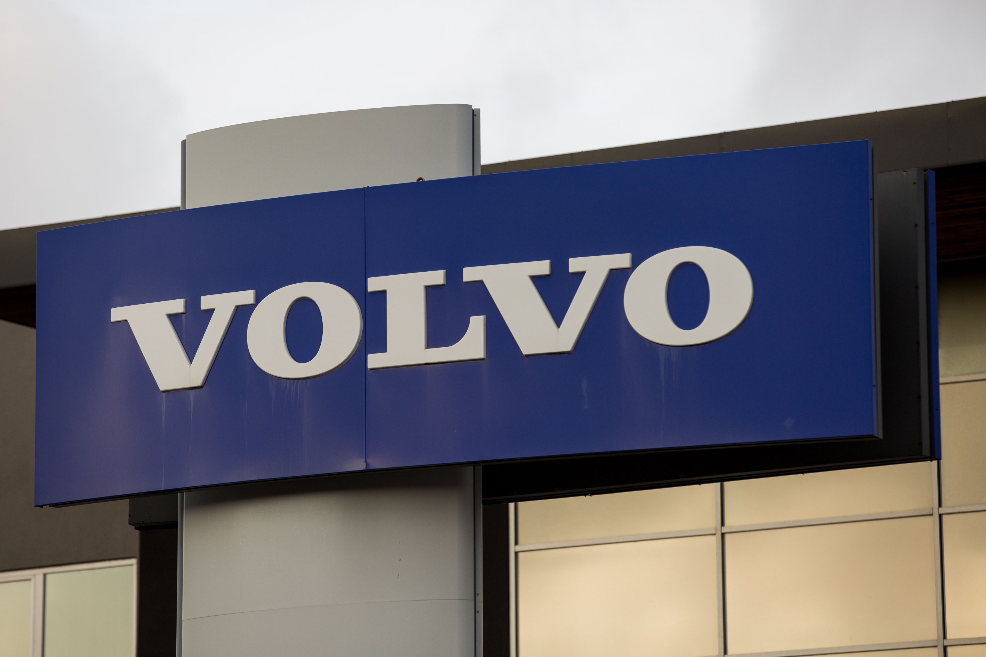 Consiliul Concurenţei a sancţionat Volvo România cu o amendă în valoare de peste 13 milioane lei