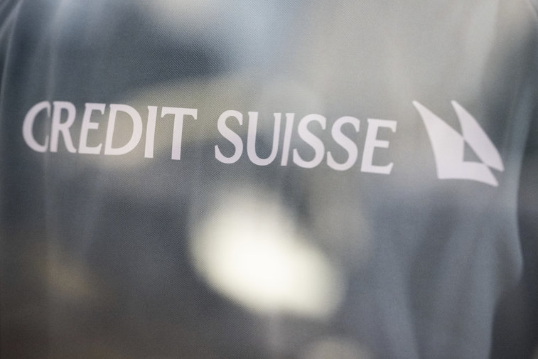 Imaginea articolului Investitorii se tem că preluarea Credit Suisse de către UBS nu va pune capăt crizei din sector