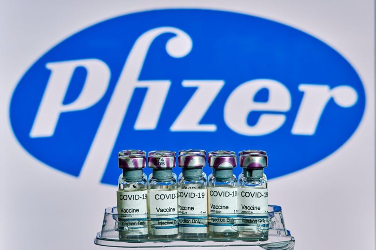 Imaginea articolului Pfizer a raportat în primul trimestru o scădere a venitului cu 29% faţă de perioada similară a anului trecut. CEO-ul, Albert Bourla, s-a referit la 2023 ca fiind un „an de tranziţie” 