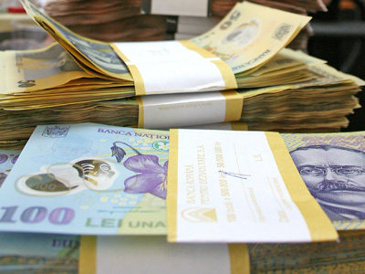 Imaginea articolului Românii îşi pun banii în bănci. Depozitele persoanelor fizice şi ale companiilor au crescut 