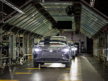 Volkswagen suspendă producţia a două modele electrice din cauza cererii slabe