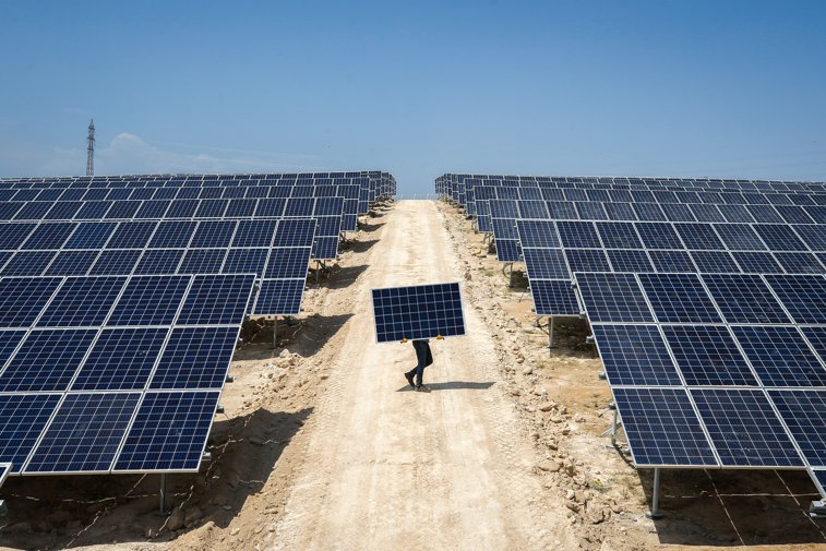 Imaginea articolului Un fond britanic de investiţii construieşte cel mai mare parc solar din România