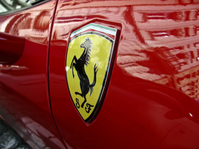 Imaginea articolului Ferrari va accepta criptomonedele ca modalitate de plată pentru maşinile sale în SUA