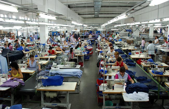Imaginea articolului Una din 50 de firme în producţia de textile, îmbrăcăminte şi încălţăminte, în insolvenţă în S1/2023