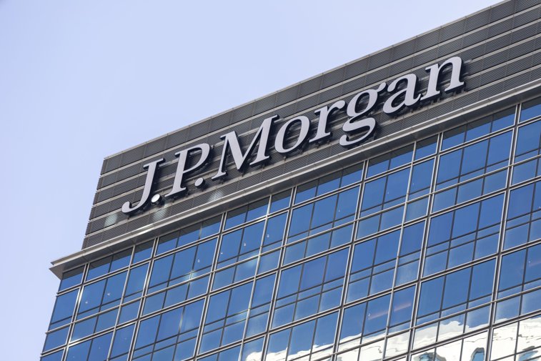 Imaginea articolului Cel mai puternic bancher din SUA va vinde pentru prima dată acţiuni JPMorgan