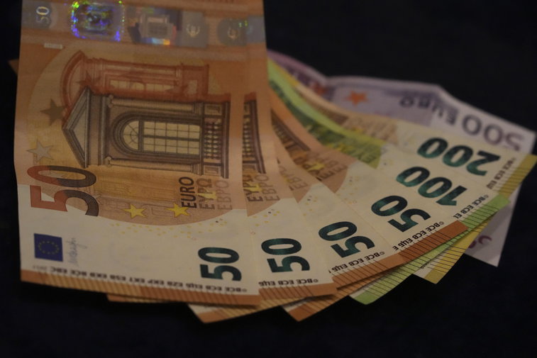 Imaginea articolului Cehia: Euro îşi face încet loc într-o economie foarte eurosceptică