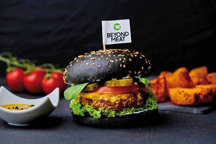 Imaginea articolului Beyond Meat, primul burger din plante care a făcut senzaţie la lansare, vine în România. Puţină lume ştie că Bill Gates a fost acţionar al companiei