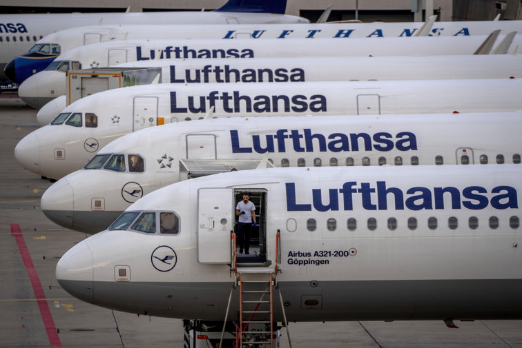 Imaginea articolului Noi perturbări în transportul aerian din Germania. Personalul de la sol al Lufthansa intră în grevă