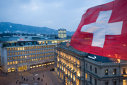 Imaginea articolului Autorităţile din Zurich au dat din greşeală salarii duble. Angajaţii sperau că banii sunt o "compensaţie pentru inflaţie"