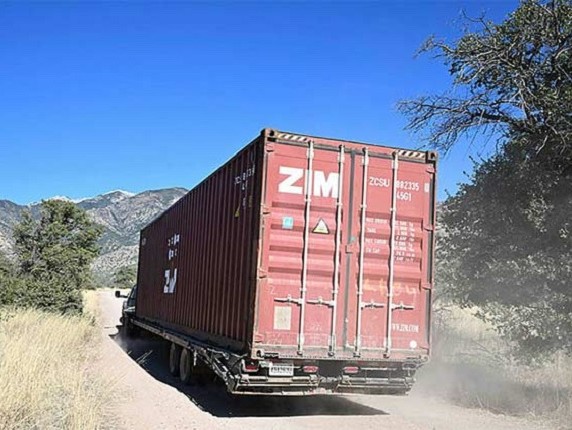 Camion încărcat cu produse falsificate de peste 5,5 milioane de lei, descoperit la Călăraşi|EpicNews
