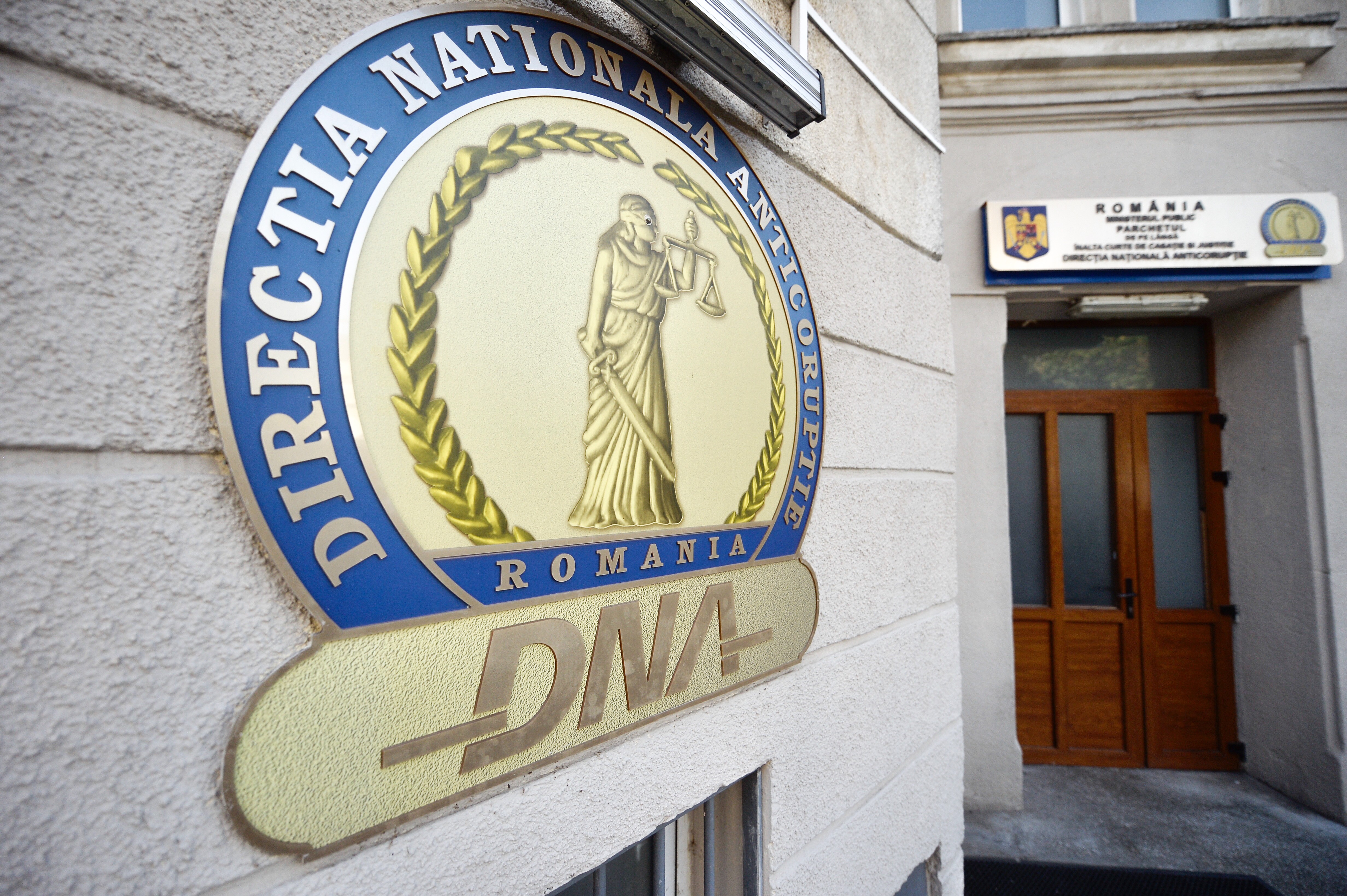 Patru persoane trimise în judecată pentru corupţie în dosarul Electrocentrale Rovinari