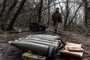 Imaginea articolului De la 70.000 de obuze produse înaintea războiului din Ucraina la 700.000 pe an în 2025. Gigantul german din domeniul apărării Rheinmetall îşi multiplică în forţă fabricile din Europa