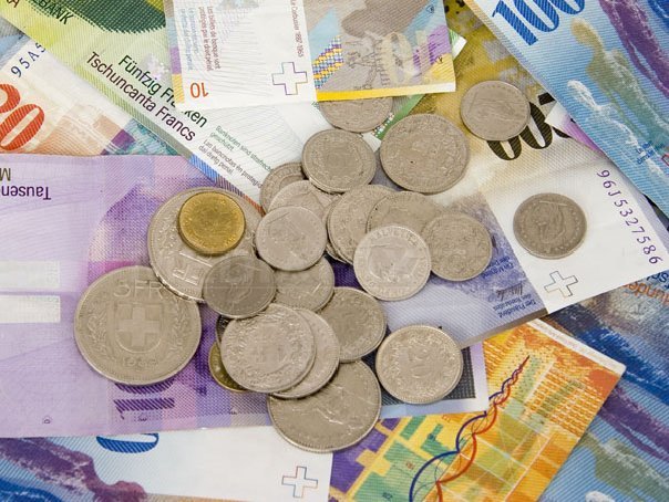 Imaginea articolului Cursul leu/franc elveţian atinge maximul ultimelor trei săptămâni. Vezi cursul BNR