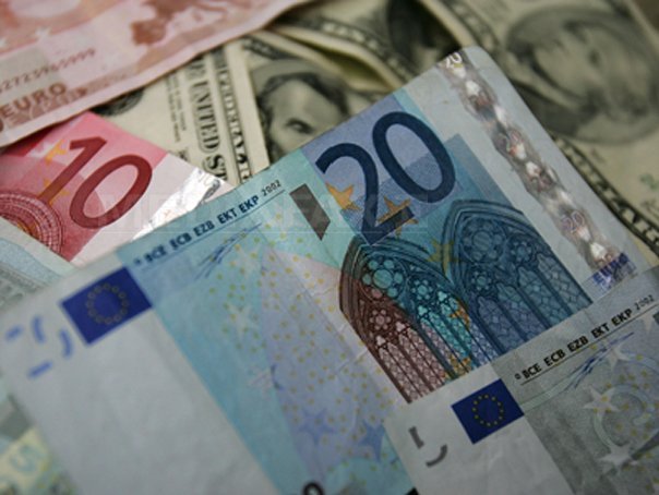 Imaginea articolului Cursul BNR pentru euro a coborât la 4,4616 lei/euro. Pentru dolar a atins un nivel record