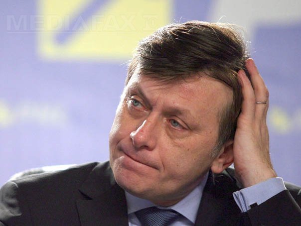 Imaginea articolului Băsescu: Înţeleg că Antonescu a dat al 8173-lea avertisment, după care a căzut pe spate şi a adormit