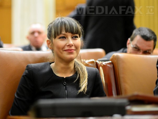 Imaginea articolului Cine este Cătălina Elena Ştefănescu, deputatul cu numărul 317: vorbeşte trei limbi străine şi a studiat la Moscova