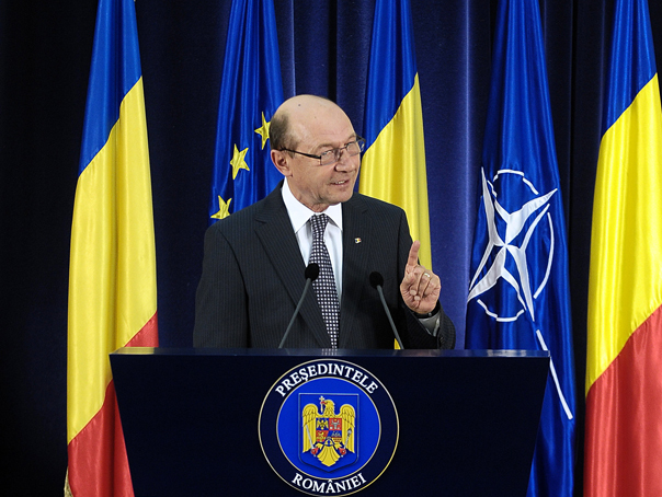 Imaginea articolului Băsescu: Revizuirea Constituţiei trebuie să înceapă cu Referendumul din 2009. Viaţa şi CC îi vor aduce la ordine pe cei din USL - Declaraţiile preşedintelui
