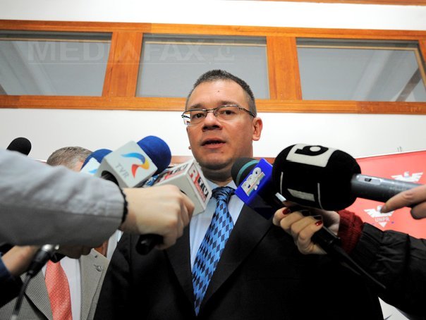 Imaginea articolului Ungureanu vrea liste comune ale dreptei la europarlamentare, candidat unic la Preşedinţie şi partid