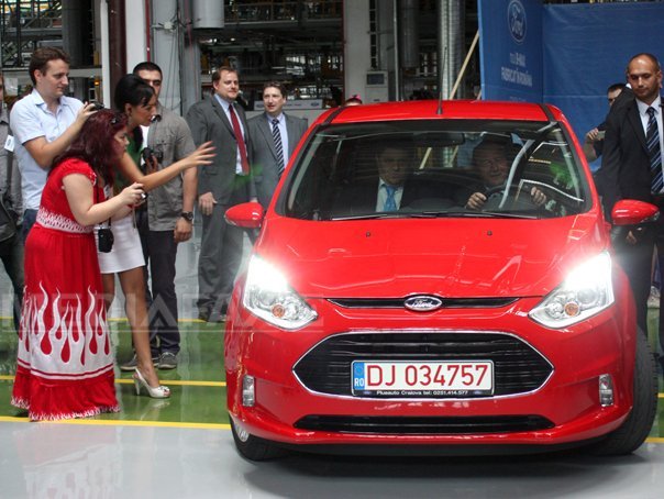 Imaginea articolului Preşedintele a trecut în declaraţia de avere maşina cumpărată în 2012. Autoturismul Ford B-max a fost plătit de Ioana Băsescu