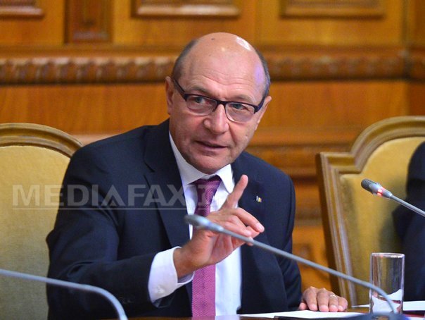 Imaginea articolului Băsescu semnează decretele prin care Gabriel Oprea preia interimar conducerea MAI