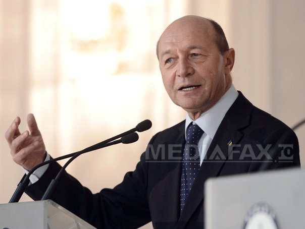 Imaginea articolului Băsescu: Soluţia de a se ascunde într-un buncăr la MApN arată că premierul şi-a pierdut controlul