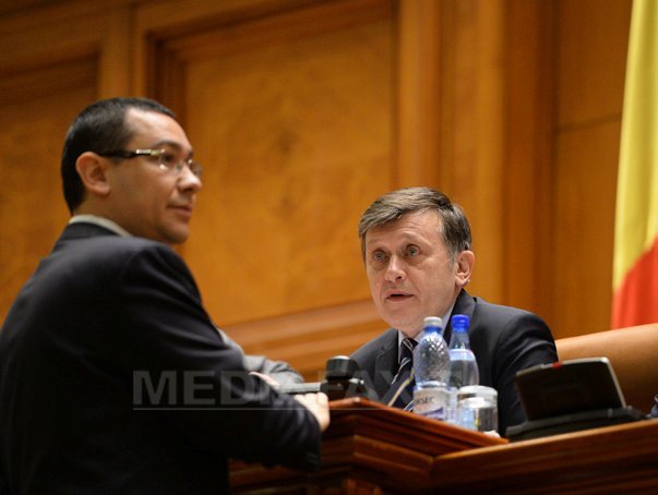 Imaginea articolului Antonescu: Ponta a ameninţat cu puşcăria şi în Parlament, şi în şedinţele USL