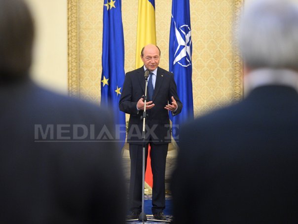 Imaginea articolului Băsescu a decorat mai multe personalităţi culturale: Nici oamenii politici, nici mulţi români nu se străduiesc să înţeleagă intelectualitatea