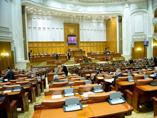 Imaginea articolului IPP: Prima sesiune parlamentară din 2014 a fost profund politizată, votul pe legi - strict politic