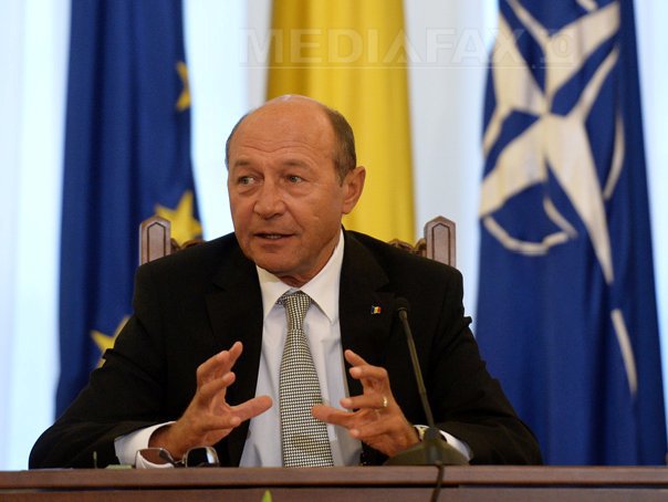 Imaginea articolului Băsescu: Armata ucraineană riscă un măcel dacă nu este sprijinită de NATO. Ucraina s-a săturat de căşti şi arme neletale