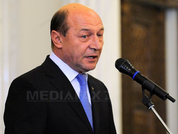 Imaginea articolului Băsescu, la Sânnicolau Mare: Candidaţi la Preşedinţie, şi aşa nu prea avem candidaturi potrivite