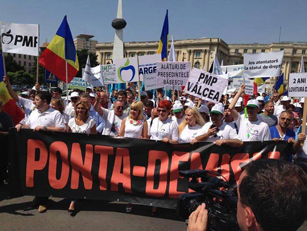 Imaginea articolului Marş de protest al PMP la adresa Guvernului. Udrea: Ponta este premierul zero. Îl descopăr eu, e agentul 000. Liderii PMP s-au întâlnit, după manifestaţie, cu Traian Băsescu la o berărie