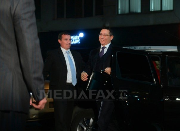 Imaginea articolului A doua dezbatere electorală - Ponta: Eu mă uit la dl. Iohannis, el se uită pe pereţi. Iohannis: Uneori e mai interesant