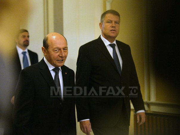 Imaginea articolului Iohannis a discutat cu Băsescu o oră, la Cotroceni, înainte de preluarea mandatului de preşedinte