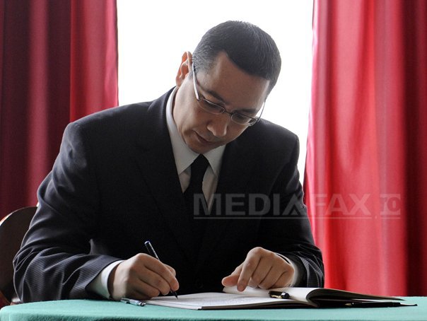 Imaginea articolului Ponta a semnat în cartea de condoleanţe, la ambasada Franţei
