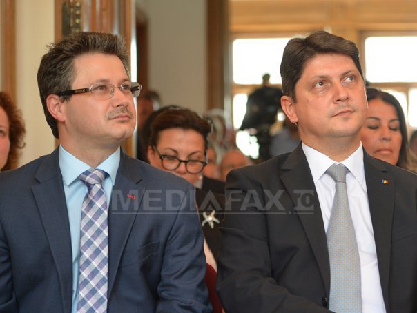 Imaginea articolului Mihnea Costoiu şi Titus Corlăţean, numiţi consilieri onorifici ai premierului Victor Ponta 