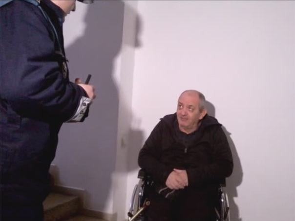 Imaginea articolului Incident la sediul PNL: O persoană invalidă i-a cerut lui Blaga certificatul de revoluţionar - VIDEO