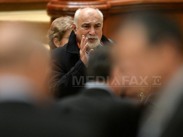 Imaginea articolului Iohannis spune că s-a simţit "uşor iritat" după votul din Senat în cazul lui Vosganian