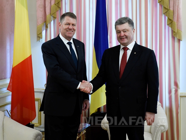 Imaginea articolului Poroşenko: România şi Ucraina aşteaptă o cursă aeriană Kiev-Bucureşti, o rezolvăm curând