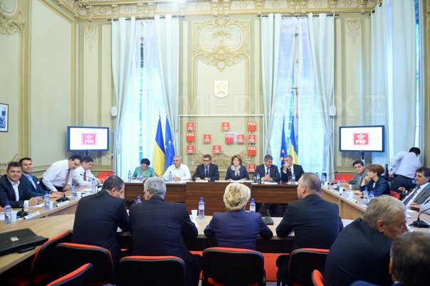 Imaginea articolului PSD nu îl susţine pe Ungureanu la SIE, parlamentarii decid dacă votează sau nu se prezintă la vot