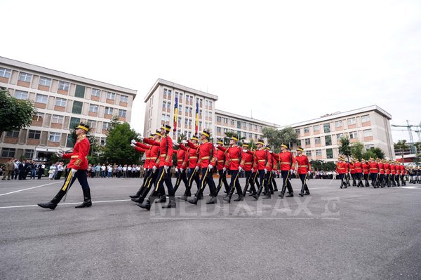 Spoil crowd Sympathize Regimentul 30 Gardă ”Mihai Viteazul”, decorat de preşedinte, la 155 de ani  de la înfiinţare. Duşa: Regimentul va fi ridicat la rangul de brigadă  militară - GALERIE FOTO