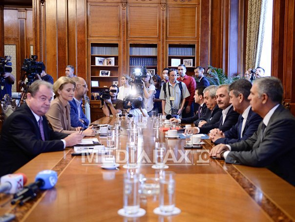Imaginea articolului CONSENS politic, privind Codul Fiscal - Dragnea: Partidele au convenit TVA de 20% din 2016 şi de 19% din 2017. Ponta: Salut şi mă bucură acordul - FOTO