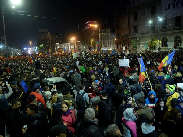 Imaginea articolului Klaus Iohannis va veni în Piaţa Universităţii să discute cu protestatarii: "Nu voi anunţa nici ora, nici ziua"