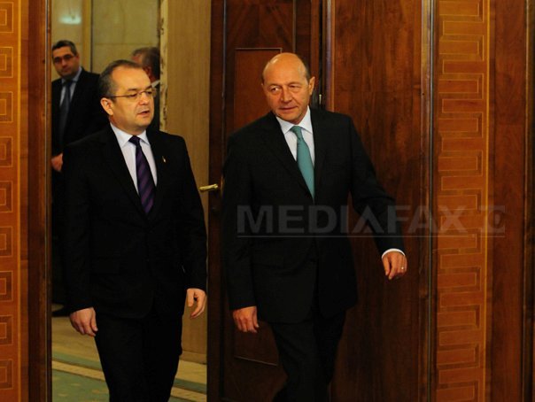 Imaginea articolului Traian Băsescu şi Emil Boc s-au întâlnit la un hotel din Cluj, alături de mai mulţi membri ai MP. Boc: Nu am discutat politică, a fost o reîntâlnire a doi oameni - FOTO