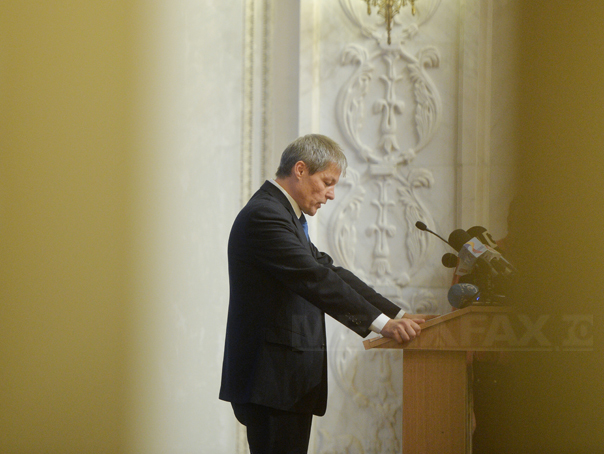 Imaginea articolului ANALIZĂ: Cioloş ar putea deveni al 12-lea premier, în fruntea unor miniştri fără carnete de partid - FOTO