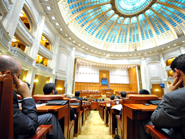 Imaginea articolului Camera Deputaţilor şi Senatul şi-au majorat bugetele şi vor modifica Legea bugetului de stat