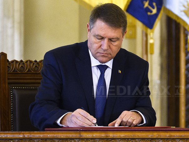 Imaginea articolului Iohannis a semnat decretele de înaintare în grad pentru şase militari