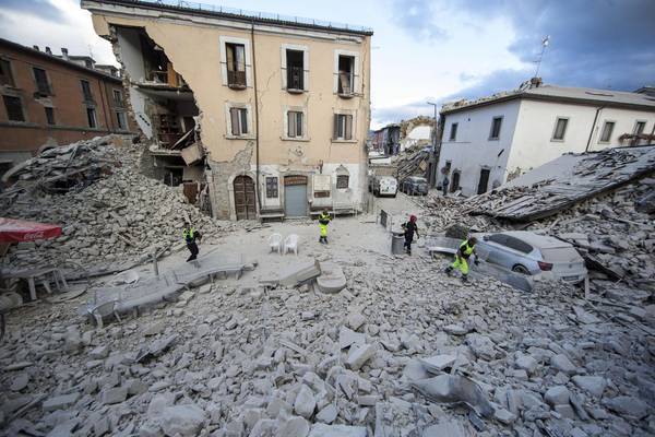 Imaginea articolului Premierul Dacian Cioloş: Le-am propus autorităţilor italiene sprijin logistic de intervenţie, în caz de nevoie