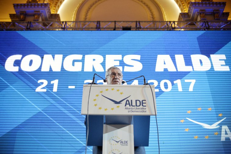 Imaginea articolului VIDEO Călin Popescu-Tăriceanu a devenit unicul preşedinte al ALDE/ Din culisele congresului: Peste 1000 de delegaţi, puşi la grea încercare de tehnică