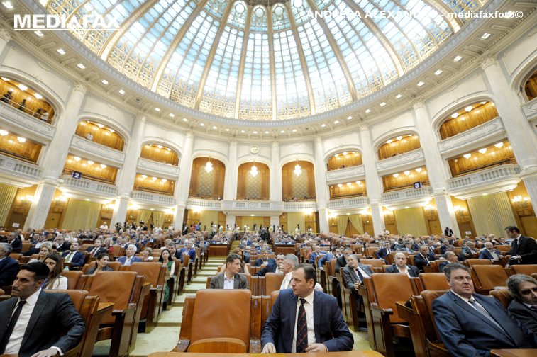 Imaginea articolului Legea de abilitare a guvernului de a emite ordonanţe pe perioada vacanţei parlamentare, promulgată