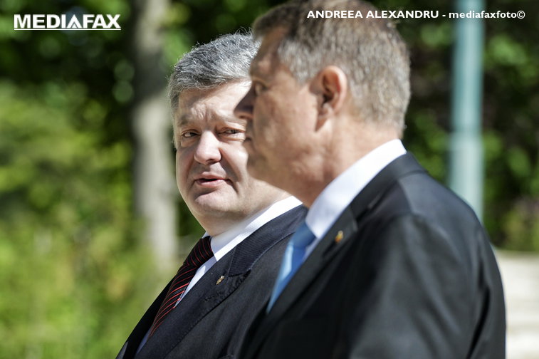 Imaginea articolului Iohannis şi Poroşenko au vorbit la telefon despre Legea educaţiei. Preşedintele României, invitat din nou la Kiev